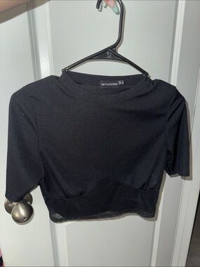 PrettyLittleThing Black Ribbed Short Sleeve Cropped Top
